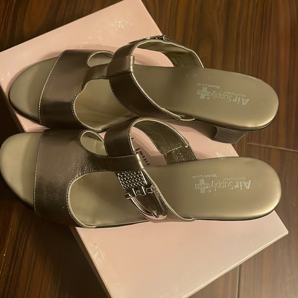 Heel Sandals - Picture 4 of 4